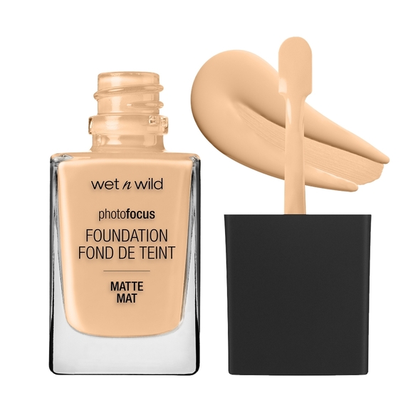 *3/15* NEW Wet N Wild Photo Focus Matte Foundation Soft Beige 365C Light Medium - Picture 2 of 8